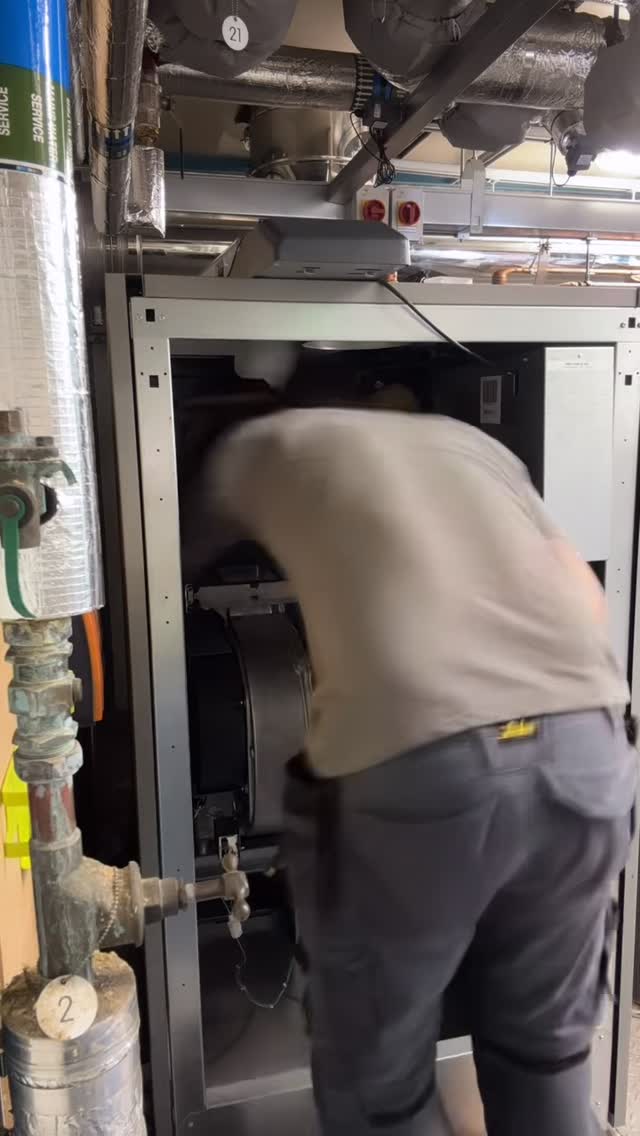 Ideal IMAX XTRA EL 545kW boiler at a hospital during burner and gas valve replacement